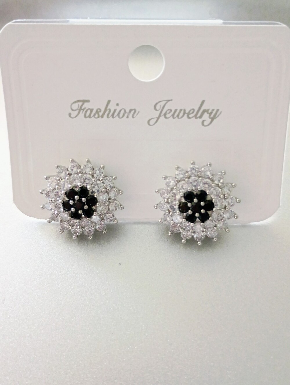 New Fashion Jewelry Black and Silver Floral Halo Stud Earrings
